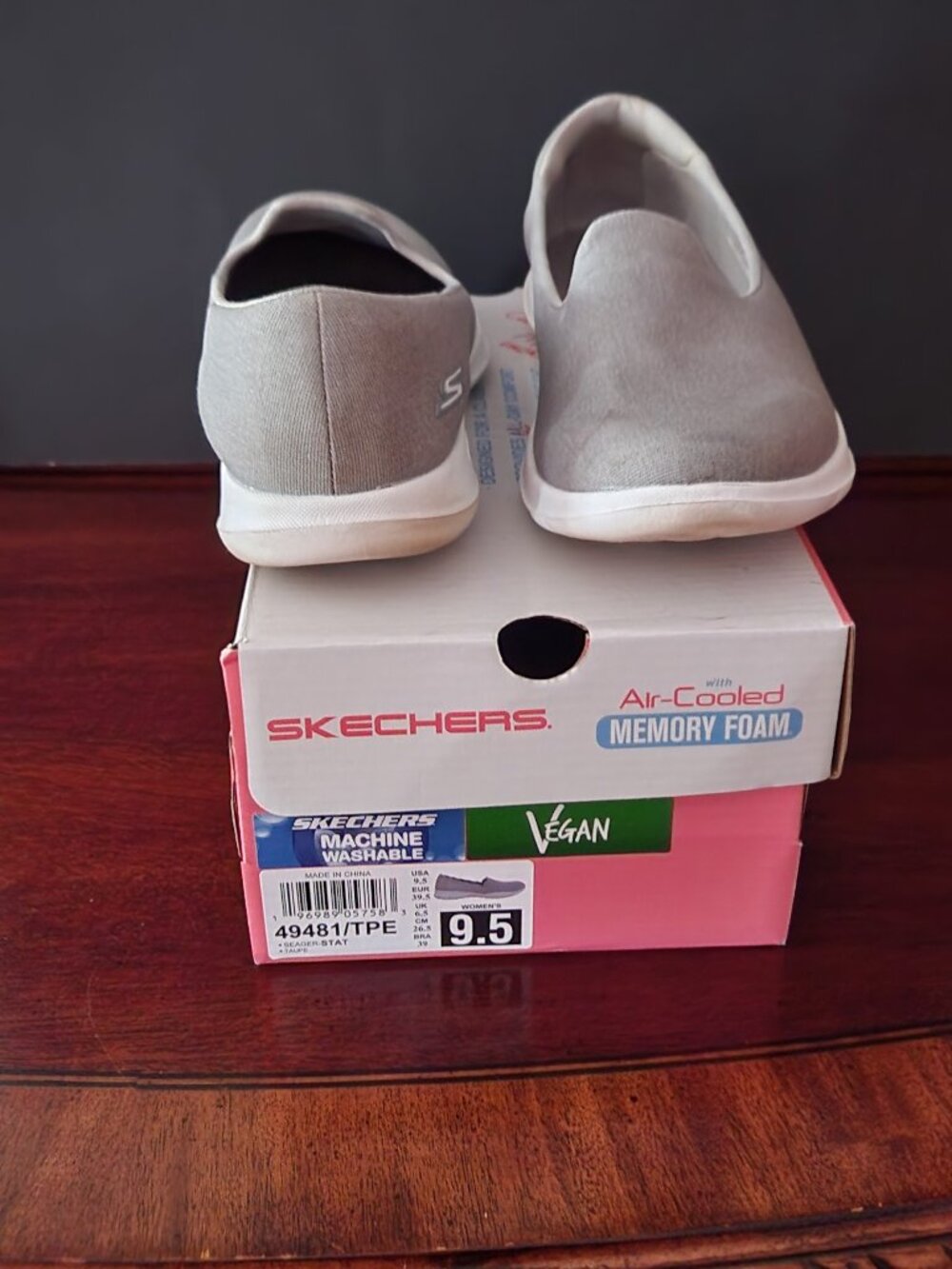 Sketchers slip on sneaker waking shoe